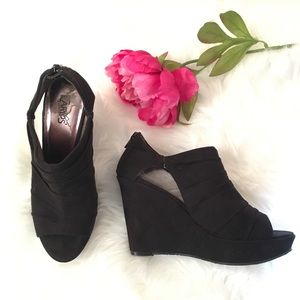 Carlos Santana Clary black platform wedge sandal